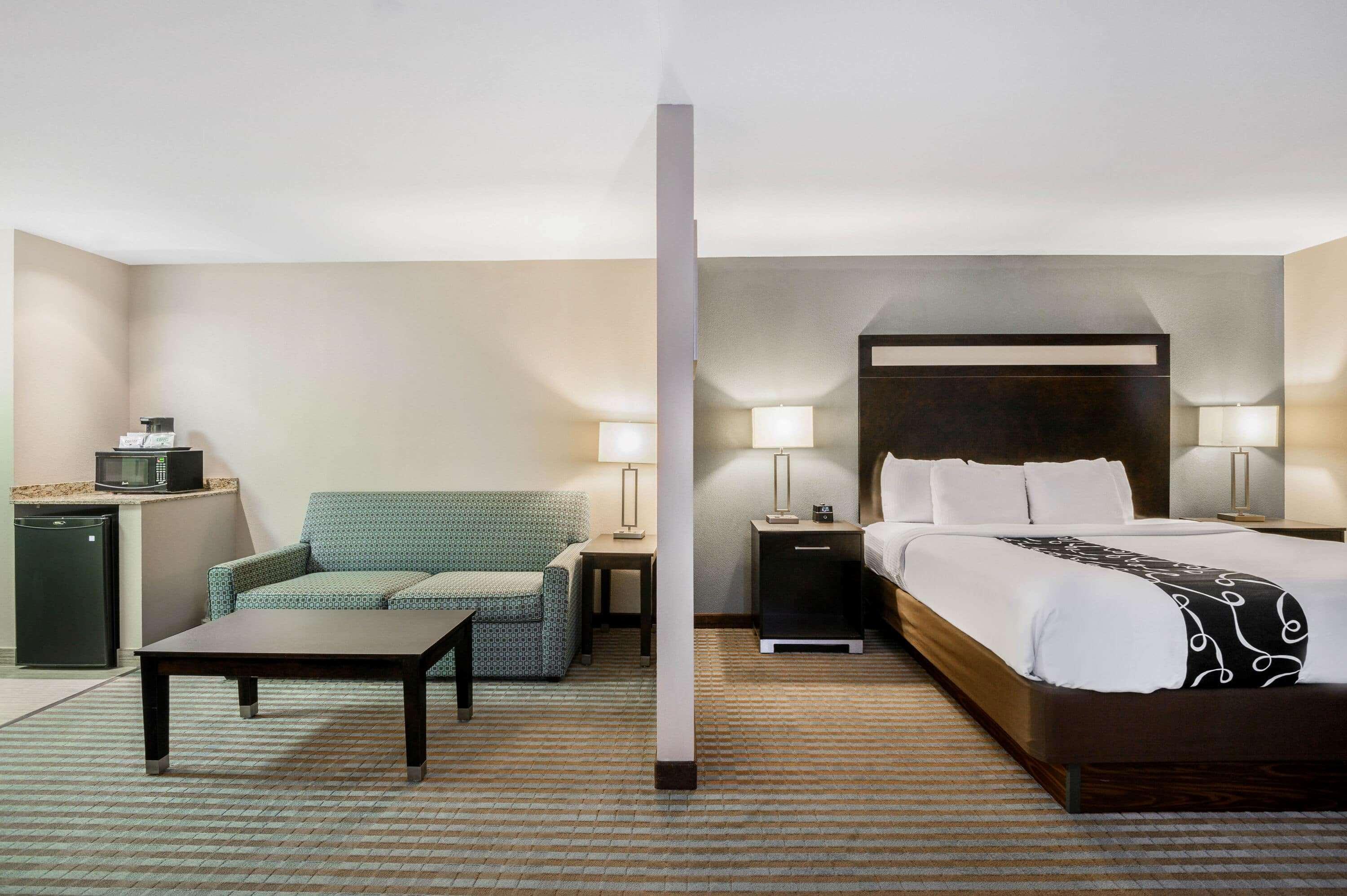 La Quinta Inn & Suites Casino And Bar By Wyndham Глендайв Екстериор снимка